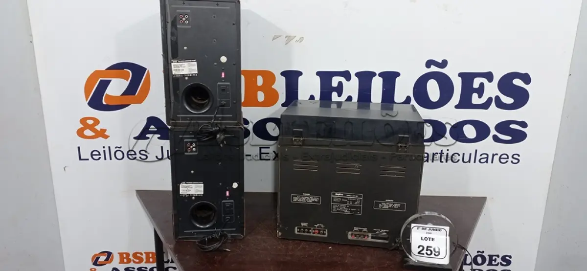 LOTE 259 - 01 APARELHO DE SOM ANTIGO 3X1 MARCA SANYO E 02 CAIXAS DE SOM MARCA DIVOOM. (NO ESTADO) ATENÇÃO! FAZER A VISITAÇÃO ANTES DE ARREMATAR, NÃO SABEMOS SE FUNCIONA, LEILÃO NÃO TEM GARANTIA E NEM DEVOLUÇÃO, SUJEITO A POSSÍVEIS AVARIAS VISÍVEIS/OCULTAS E/OU AUSÊNCIA DE COMPONENTES.