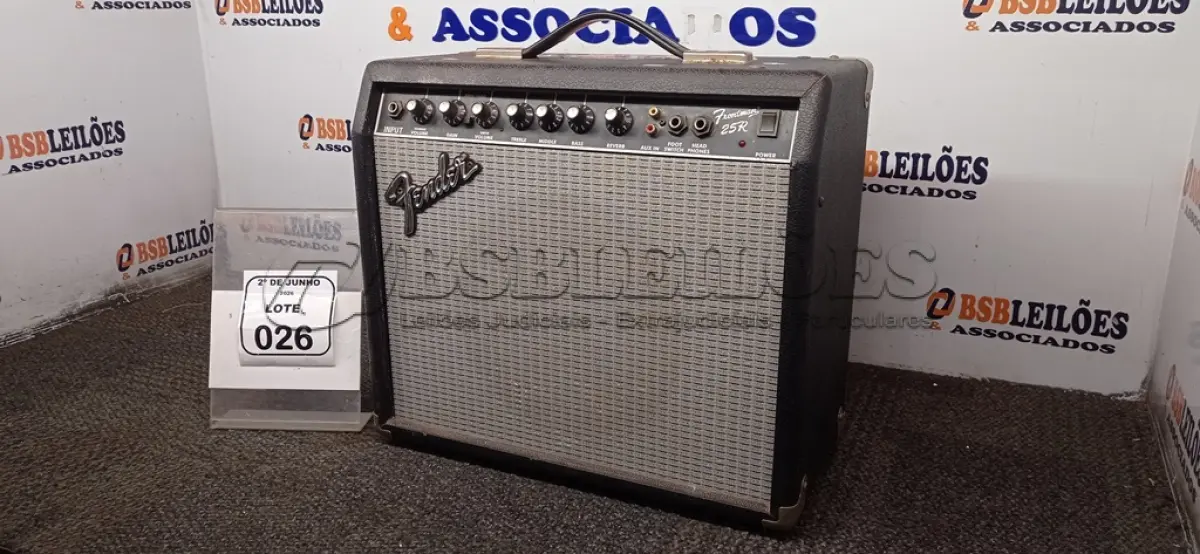 LOTE 026 - 01 AMPLIFICADOR 110V MARCA FENDER. (NO ESTADO) ATENÇÃO! FAZER A VISITAÇÃO ANTES DE ARREMATAR, NÃO SABEMOS SE FUNCIONA, LEILÃO NÃO TEM GARANTIA E NEM DEVOLUÇÃO, SUJEITO A POSSÍVEIS AVARIAS VISÍVEIS/OCULTAS E/OU AUSÊNCIA DE COMPONENTES.