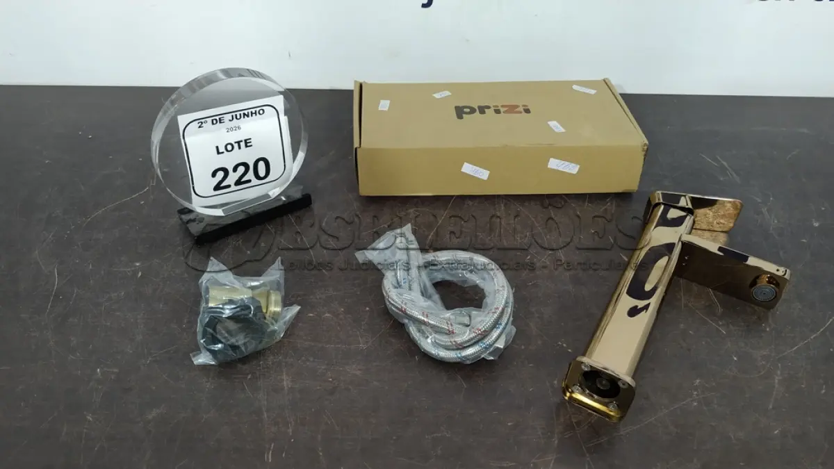 LOTE 220 - 01 TORNEIRA MISTURADOR MARCA PRIZI COM ACESSÓRIOS. (NO ESTADO) ATENÇÃO! FAZER A VISITAÇÃO ANTES DE ARREMATAR, NÃO SABEMOS SE FUNCIONA, LEILÃO NÃO TEM GARANTIA E NEM DEVOLUÇÃO, SUJEITO A POSSÍVEIS AVARIAS VISÍVEIS/OCULTAS E/OU AUSÊNCIA DE COMPONENTES.