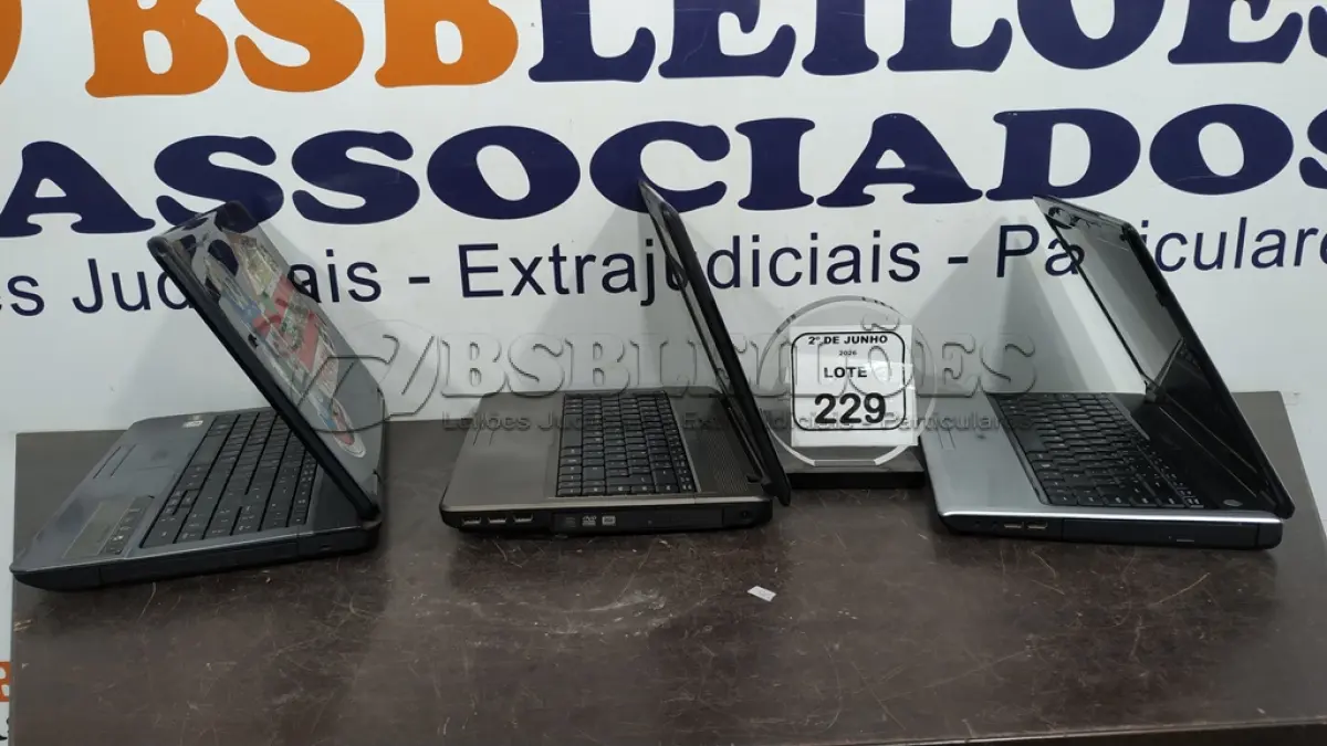 LOTE 229 - 03 NOTEBOOKS DE MARCAS E MODELOS DIVERSOS PARA RETIRADA DE PEÇAS. (NO ESTADO) ATENÇÃO! FAZER A VISITAÇÃO ANTES DE ARREMATAR, NÃO SABEMOS SE FUNCIONA, LEILÃO NÃO TEM GARANTIA E NEM DEVOLUÇÃO, SUJEITO A POSSÍVEIS AVARIAS VISÍVEIS/OCULTAS E/OU AUSÊNCIA DE COMPONENTES.