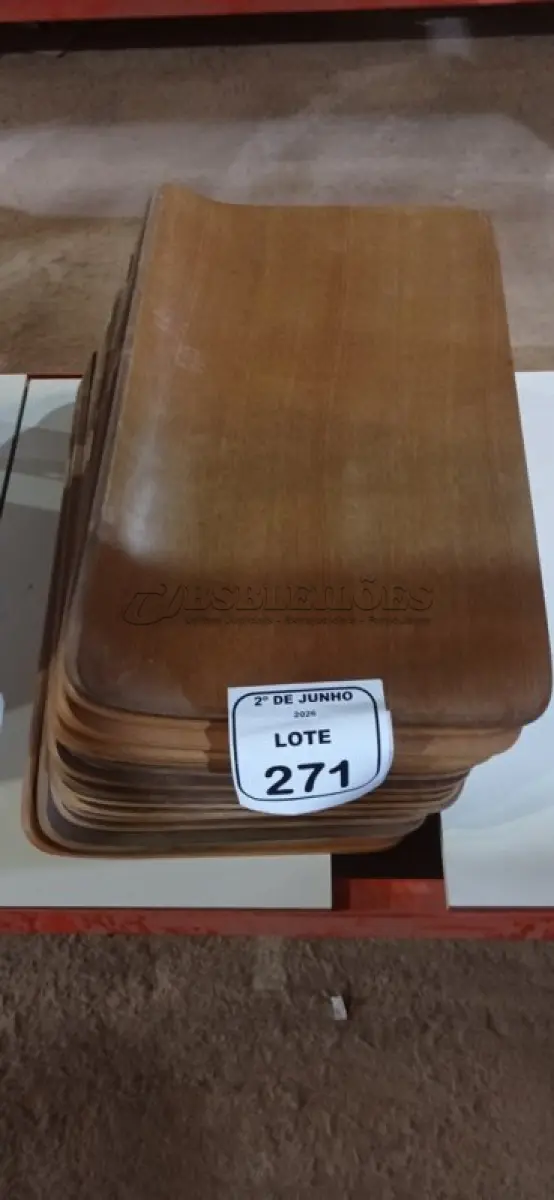LOTE 271 - 20 PLACAS DE MADEIRA. (NO ESTADO) ATENÇÃO! FAZER A VISITAÇÃO ANTES DE ARREMATAR, NÃO SABEMOS SE FUNCIONA, LEILÃO NÃO TEM GARANTIA E NEM DEVOLUÇÃO, SUJEITO A POSSÍVEIS AVARIAS VISÍVEIS/OCULTAS E/OU AUSÊNCIA DE COMPONENTES.