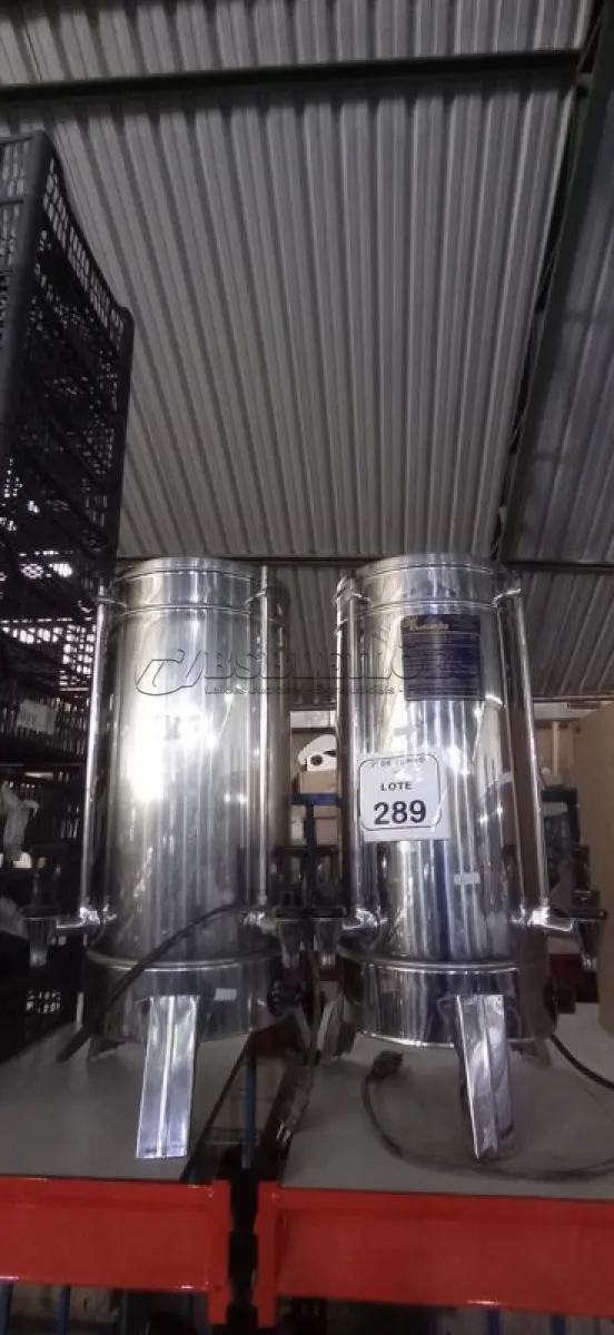 LOTE 289 - 02 CAFETERIAS INDUSTRIAIS EM INOX. (NO ESTADO) ATENÇÃO! FAZER A VISITAÇÃO ANTES DE ARREMATAR, NÃO SABEMOS SE FUNCIONA, LEILÃO NÃO TEM GARANTIA E NEM DEVOLUÇÃO, SUJEITO A POSSÍVEIS AVARIAS VISÍVEIS/OCULTAS E/OU AUSÊNCIA DE COMPONENTES.