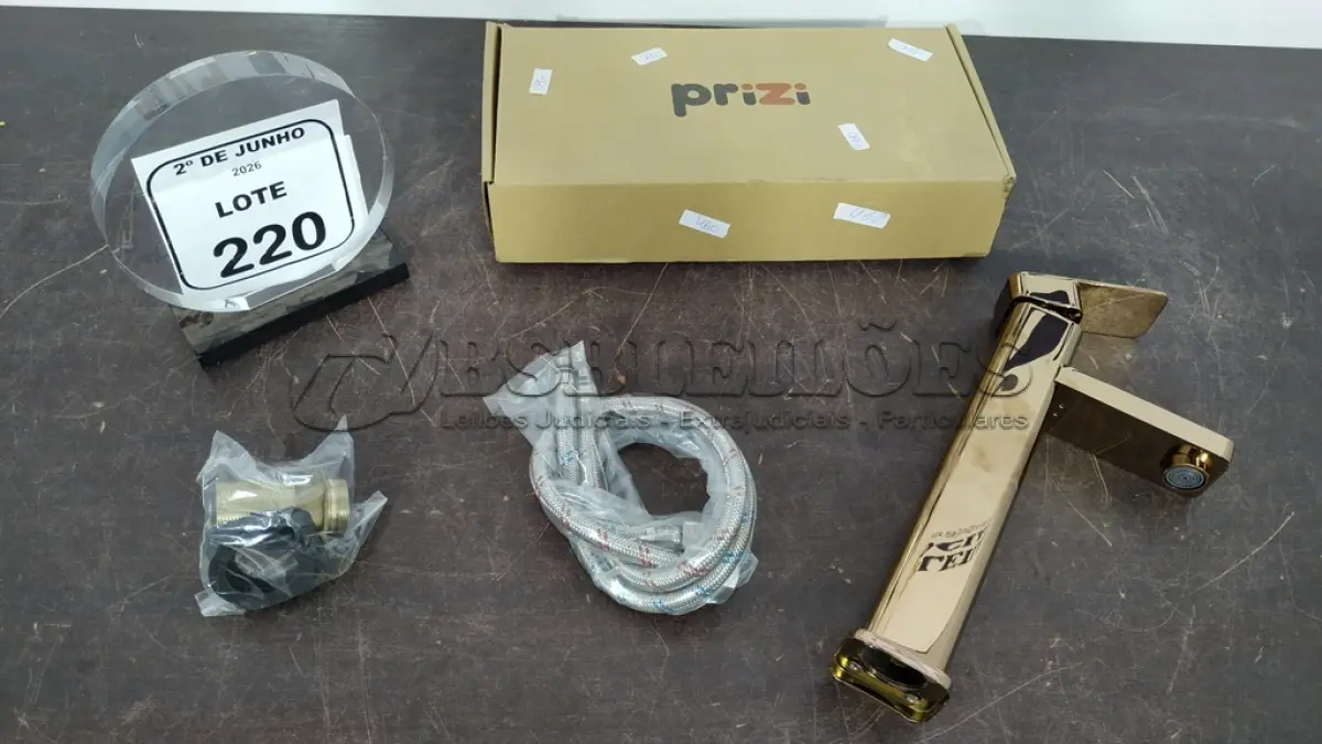 LOTE 220 - 01 TORNEIRA MISTURADOR MARCA PRIZI COM ACESSÓRIOS. (NO ESTADO) ATENÇÃO! FAZER A VISITAÇÃO ANTES DE ARREMATAR, NÃO SABEMOS SE FUNCIONA, LEILÃO NÃO TEM GARANTIA E NEM DEVOLUÇÃO, SUJEITO A POSSÍVEIS AVARIAS VISÍVEIS/OCULTAS E/OU AUSÊNCIA DE COMPONENTES.