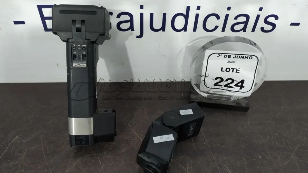 LOTE 224 - 01 FLASH PARA FILMADORA MODELO 45CL-4 DIGITAL MARCA MRTZ E 01 FLASH PARA FILMADORA MODELO EF-42 MARCA FULJFILM. (NO ESTADO) ATENÇÃO! FAZER A VISITAÇÃO ANTES DE ARREMATAR, NÃO SABEMOS SE FUNCIONA, LEILÃO NÃO TEM GARANTIA E NEM DEVOLUÇÃO, SUJEITO A POSSÍVEIS AVARIAS VISÍVEIS/OCULTAS E/OU AUSÊNCIA DE COMPONENTES.