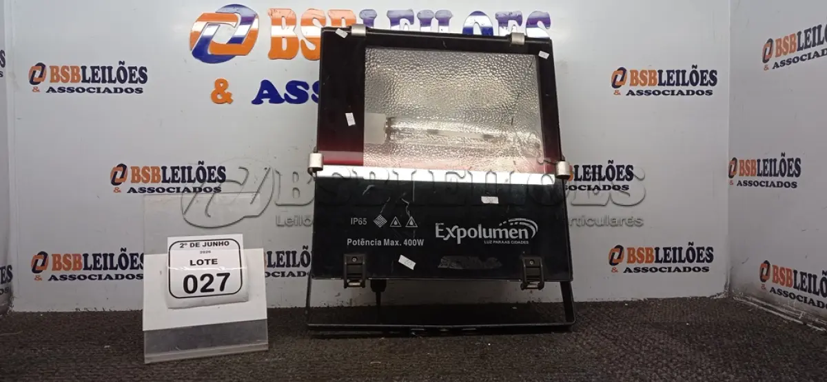 LOTE 027 - 01 REFLETOR 400W MARCA EXPOLUMEN. (NO ESTADO) ATENÇÃO! FAZER A VISITAÇÃO ANTES DE ARREMATAR, NÃO SABEMOS SE FUNCIONA, LEILÃO NÃO TEM GARANTIA E NEM DEVOLUÇÃO, SUJEITO A POSSÍVEIS AVARIAS VISÍVEIS/OCULTAS E/OU AUSÊNCIA DE COMPONENTES.