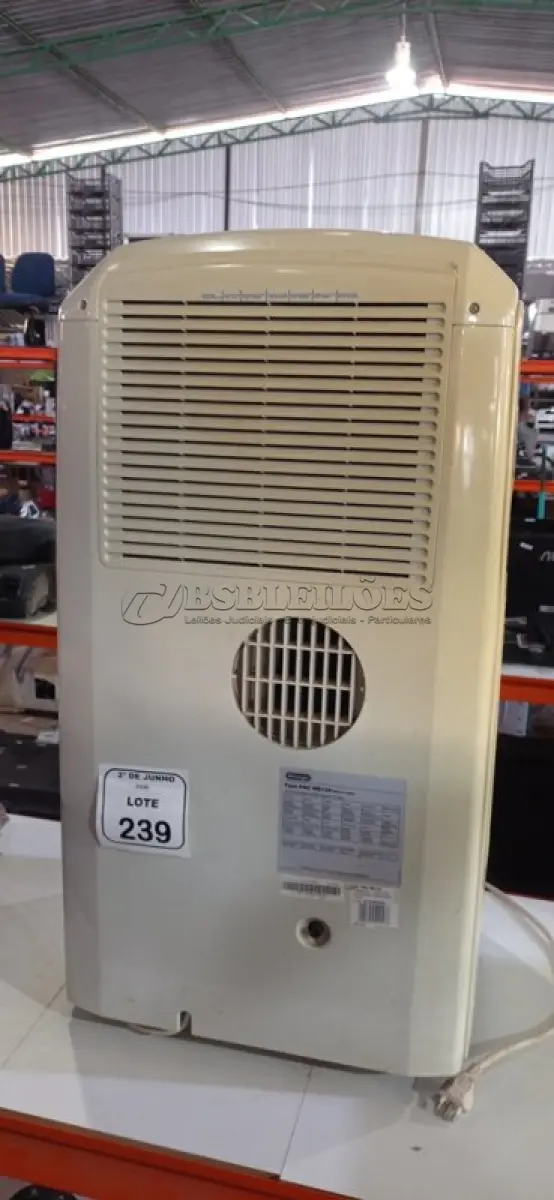LOTE 239 - 01 AR-CONDICIONADO PORTATIL 12.500BTU/H 220V MARCA PINGUINO. (NO ESTADO) ATENÇÃO! FAZER A VISITAÇÃO ANTES DE ARREMATAR, NÃO SABEMOS SE FUNCIONA, LEILÃO NÃO TEM GARANTIA E NEM DEVOLUÇÃO, SUJEITO A POSSÍVEIS AVARIAS VISÍVEIS/OCULTAS E/OU AUSÊNCIA DE COMPONENTES.