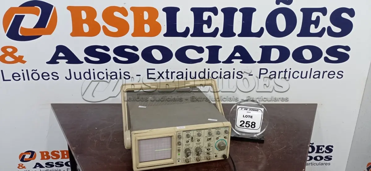 LOTE 258 - 01 OSCILOSCÓPIO ANALÓGICO. (NO ESTADO) ATENÇÃO! FAZER A VISITAÇÃO ANTES DE ARREMATAR, NÃO SABEMOS SE FUNCIONA, LEILÃO NÃO TEM GARANTIA E NEM DEVOLUÇÃO, SUJEITO A POSSÍVEIS AVARIAS VISÍVEIS/OCULTAS E/OU AUSÊNCIA DE COMPONENTES.
