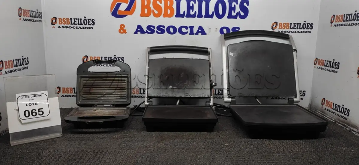 LOTE 065 - 03 CHAPAS GRILL DE MARCAS E MODELOS DIVERSOS. (NO ESTADO) ATENÇÃO! FAZER A VISITAÇÃO ANTES DE ARREMATAR, NÃO SABEMOS SE FUNCIONA, LEILÃO NÃO TEM GARANTIA E NEM DEVOLUÇÃO, SUJEITO A POSSÍVEIS AVARIAS VISÍVEIS/OCULTAS E/OU AUSÊNCIA DE COMPONENTES.