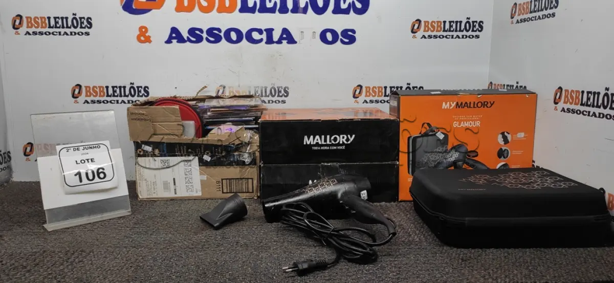 LOTE 106 - 03 SECADORES DE CABELO 220V MARCA MALLORY E 01 CAIXA COM GRANDE QUANTIDADE DE CDS. (NO ESTADO) ATENÇÃO! FAZER A VISITAÇÃO ANTES DE ARREMATAR, NÃO SABEMOS SE FUNCIONA, LEILÃO NÃO TEM GARANTIA E NEM DEVOLUÇÃO, SUJEITO A POSSÍVEIS AVARIAS VISÍVEIS/OCULTAS E/OU AUSÊNCIA DE COMPONENTES.