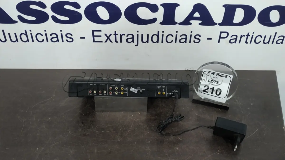 LOTE 210 - 01 MIXER DE EFEITOS ÁUDIO E VÍDEO MODELO V-6300 MARCA AMBICO. (NO ESTADO) ATENÇÃO! FAZER A VISITAÇÃO ANTES DE ARREMATAR, NÃO SABEMOS SE FUNCIONA, LEILÃO NÃO TEM GARANTIA E NEM DEVOLUÇÃO, SUJEITO A POSSÍVEIS AVARIAS VISÍVEIS/OCULTAS E/OU AUSÊNCIA DE COMPONENTES.