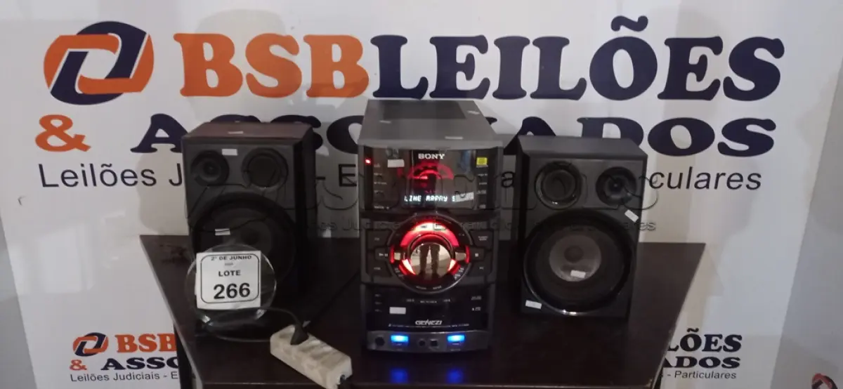 LOTE 266 - 01 MINI SYSTEM MODELO MHC-GTR88 MARCA SONY COM 02 CAIAS. (NO ESTADO) ATENÇÃO! FAZER A VISITAÇÃO ANTES DE ARREMATAR, NÃO SABEMOS SE FUNCIONA, LEILÃO NÃO TEM GARANTIA E NEM DEVOLUÇÃO, SUJEITO A POSSÍVEIS AVARIAS VISÍVEIS/OCULTAS E/OU AUSÊNCIA DE COMPONENTES.