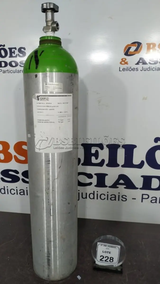 LOTE 228 - 01 CILINDRO PARA OXIGÊNIO 13.7MM 24,2KG 20L VASILHAME DE ALUMÍNIO.(NO ESTADO) ATENÇÃO! FAZER A VISITAÇÃO ANTES DE ARREMATAR, NÃO SABEMOS SE FUNCIONA, LEILÃO NÃO TEM GARANTIA E NEM DEVOLUÇÃO, SUJEITO A POSSÍVEIS AVARIAS VISÍVEIS/OCULTAS E/OU AUSÊNCIA DE COMPONENTES.