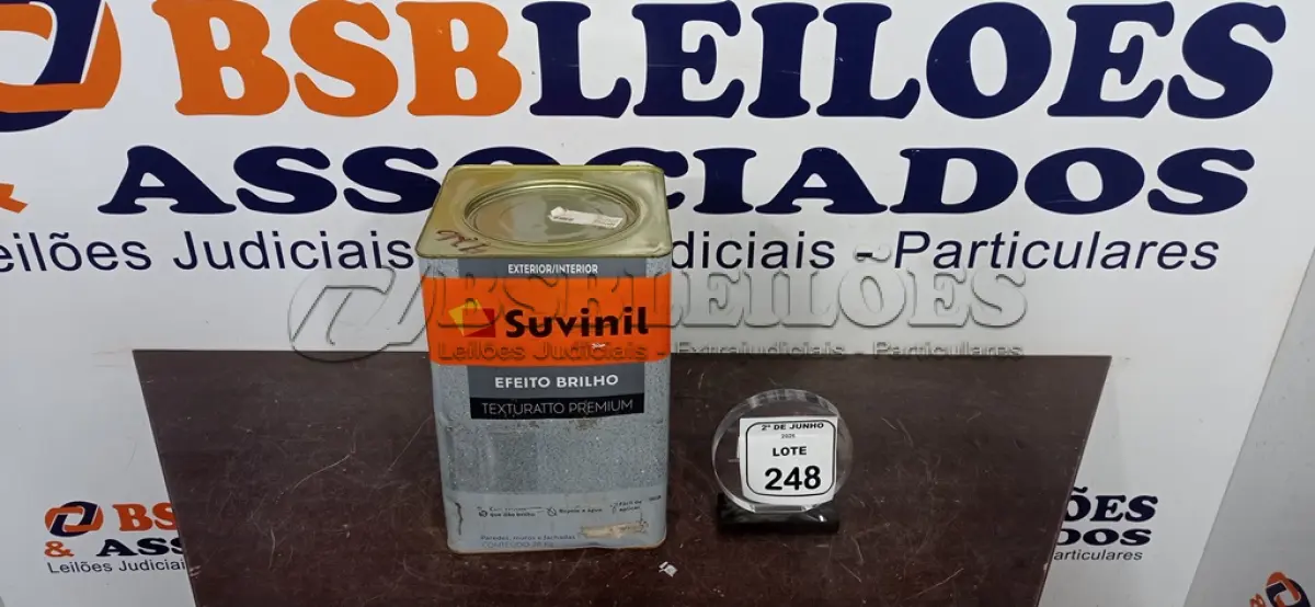 LOTE 248 - 01 LATA DE TEXTURA TEXTURATTO PREMIUM 28KG EXTERIOR/INTERIOR COR EFEITO BRILHO PRETO MARCA SUVINIL. (NO ESTADO) ATENÇÃO! FAZER A VISITAÇÃO ANTES DE ARREMATAR, NÃO SABEMOS SE FUNCIONA, LEILÃO NÃO TEM GARANTIA E NEM DEVOLUÇÃO, SUJEITO A POSSÍVEIS AVARIAS VISÍVEIS/OCULTAS E/OU AUSÊNCIA DE COMPONENTES.
