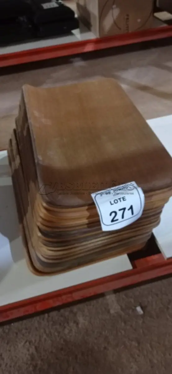 LOTE 271 - 20 PLACAS DE MADEIRA. (NO ESTADO) ATENÇÃO! FAZER A VISITAÇÃO ANTES DE ARREMATAR, NÃO SABEMOS SE FUNCIONA, LEILÃO NÃO TEM GARANTIA E NEM DEVOLUÇÃO, SUJEITO A POSSÍVEIS AVARIAS VISÍVEIS/OCULTAS E/OU AUSÊNCIA DE COMPONENTES.