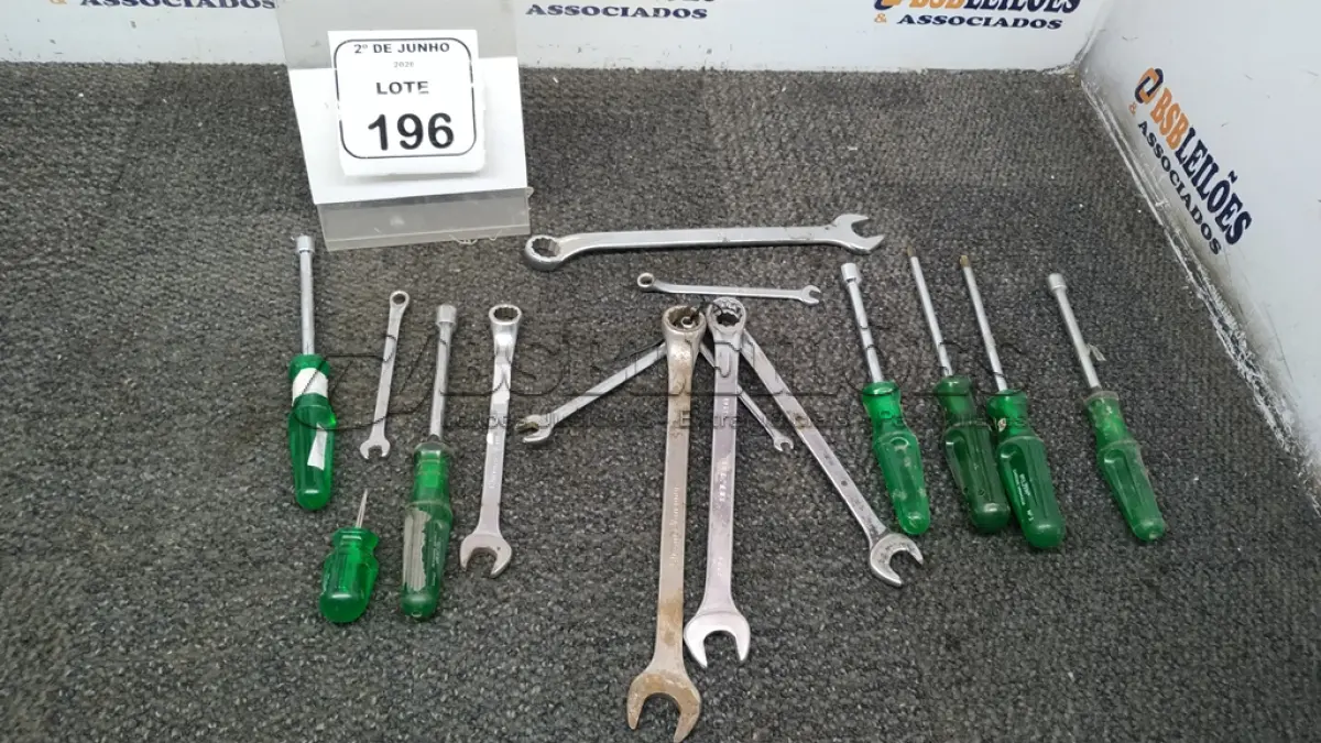 LOTE 196 - 01 LOTE COM VÁRIAS CHAVES TAMANHOS E MEDIDAS DIVERSAS MARCA BELZER. (NO ESTADO) ATENÇÃO! FAZER A VISITAÇÃO ANTES DE ARREMATAR, NÃO SABEMOS SE FUNCIONA, LEILÃO NÃO TEM GARANTIA E NEM DEVOLUÇÃO, SUJEITO A POSSÍVEIS AVARIAS VISÍVEIS/OCULTAS E/OU AUSÊNCIA DE COMPONENTES.