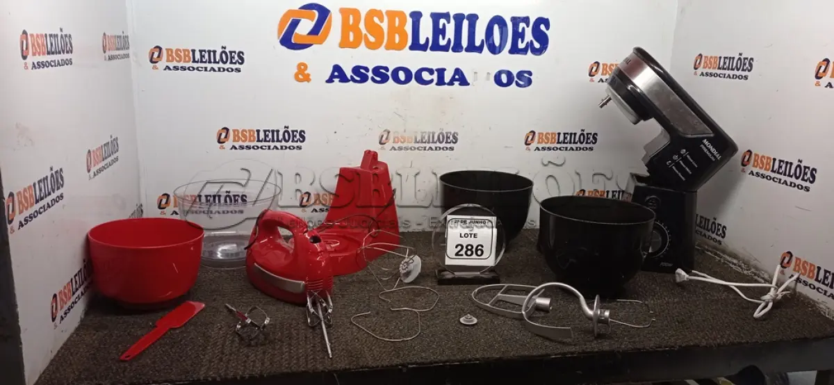 LOTE 286 - 01 BATEDEIRA PLANETÁRIA 220V MARCA MONDIAL E 01 BATEDEIRA MODELO BELA MASSA 220V MARCA MONDIAL. (NO ESTADO) ATENÇÃO! FAZER A VISITAÇÃO ANTES DE ARREMATAR, NÃO SABEMOS SE FUNCIONA, LEILÃO NÃO TEM GARANTIA E NEM DEVOLUÇÃO, SUJEITO A POSSÍVEIS AVARIAS VISÍVEIS/OCULTAS E/OU AUSÊNCIA DE COMPONENTES.