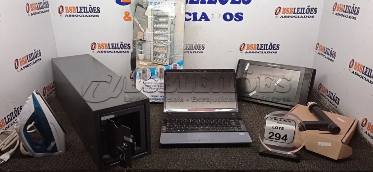 LOTE 294 - 01 TELA DE DVD AUTOMOTIVO 11’’ MARCA POWERPACK, 01 TORNEIRA, 01 FERRO DE PASSAR, 01 COFRE EM AÇO COM INTERIOR COMPARTIMENTADO, 01 SAPATEIRO DESMONTÁVEL E 01 NOTEBOOK MARCA SAMSUNG PARA RETIRADA DE PEÇAS. (NO ESTADO) ATENÇÃO! FAZER A VISITAÇÃO ANTES DE ARREMATAR, NÃO SABEMOS SE FUNCIONA, LEILÃO NÃO TEM GARANTIA E NEM DEVOLUÇÃO, SUJEITO A POSSÍVEIS AVARIAS VISÍVEIS/OCULTAS E/OU AUSÊNCIA DE COMPONENTES.