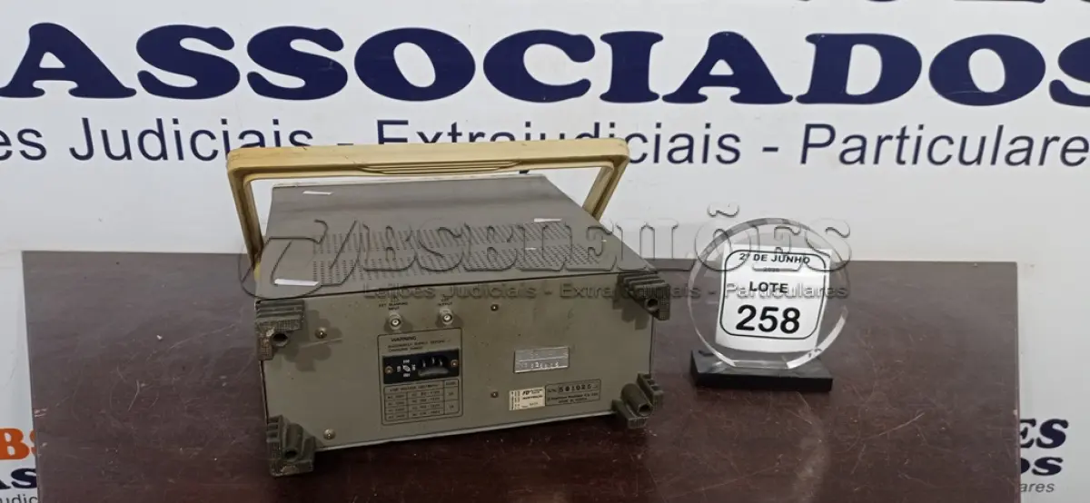 LOTE 258 - 01 OSCILOSCÓPIO ANALÓGICO. (NO ESTADO) ATENÇÃO! FAZER A VISITAÇÃO ANTES DE ARREMATAR, NÃO SABEMOS SE FUNCIONA, LEILÃO NÃO TEM GARANTIA E NEM DEVOLUÇÃO, SUJEITO A POSSÍVEIS AVARIAS VISÍVEIS/OCULTAS E/OU AUSÊNCIA DE COMPONENTES.