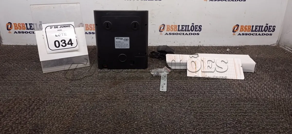 LOTE 034 - 01 RELÓGIO DE PONTO CARTOGRÁFICO MARCA MADIS. (NO ESTADO) ATENÇÃO! FAZER A VISITAÇÃO ANTES DE ARREMATAR, NÃO SABEMOS SE FUNCIONA, LEILÃO NÃO TEM GARANTIA E NEM DEVOLUÇÃO, SUJEITO A POSSÍVEIS AVARIAS VISÍVEIS/OCULTAS E/OU AUSÊNCIA DE COMPONENTES.