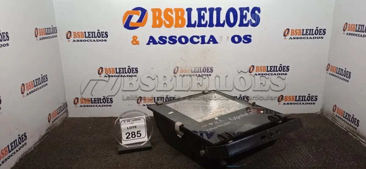 LOTE 285 - 01 REFLETOR 400W MARCA EXPOLUMEN. (NO ESTADO) ATENÇÃO! FAZER A VISITAÇÃO ANTES DE ARREMATAR, NÃO SABEMOS SE FUNCIONA, LEILÃO NÃO TEM GARANTIA E NEM DEVOLUÇÃO, SUJEITO A POSSÍVEIS AVARIAS VISÍVEIS/OCULTAS E/OU AUSÊNCIA DE COMPONENTES.