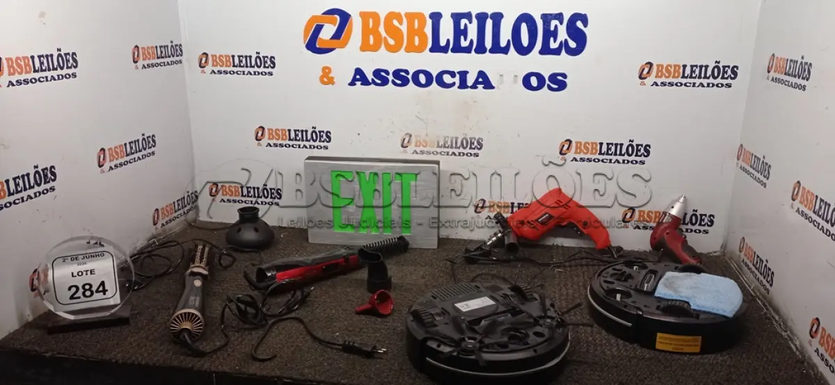 LOTE 284 - 02 ASPIRADORES ROBÔ MARCA MONDIAL, 02 ESCOVAS DE CABELO ELÉTRICAS MARCA MONDIAL, 01 FURADEIRA 220V MARCA MONDIAL, 01 PARAFUSADEIRA A BATERIA MARCA MONDIAL E 01 PLACA DE EXIT. (NO ESTADO) ATENÇÃO! FAZER A VISITAÇÃO ANTES DE ARREMATAR, NÃO SABEMOS SE FUNCIONA, LEILÃO NÃO TEM GARANTIA E NEM DEVOLUÇÃO, SUJEITO A POSSÍVEIS AVARIAS VISÍVEIS/OCULTAS E/OU AUSÊNCIA DE COMPONENTES.