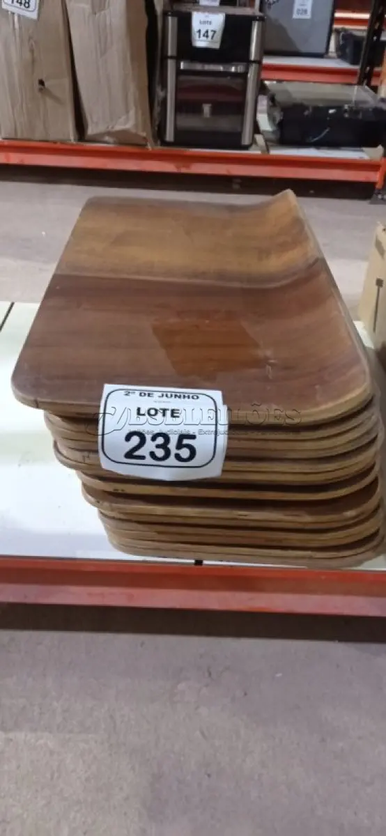 LOTE 235 - 20 PLACAS DE MADEIRA. (NO ESTADO) ATENÇÃO! FAZER A VISITAÇÃO ANTES DE ARREMATAR, NÃO SABEMOS SE FUNCIONA, LEILÃO NÃO TEM GARANTIA E NEM DEVOLUÇÃO, SUJEITO A POSSÍVEIS AVARIAS VISÍVEIS/OCULTAS E/OU AUSÊNCIA DE COMPONENTES.