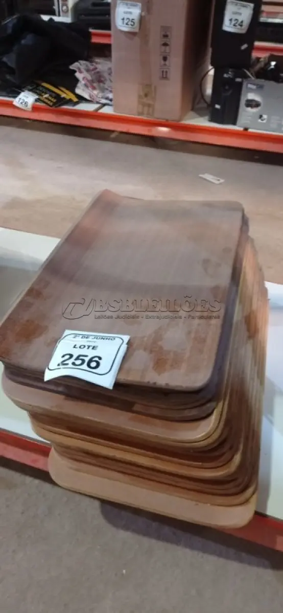 LOTE 256 - 20 PLACAS DE MADEIRA. (NO ESTADO) ATENÇÃO! FAZER A VISITAÇÃO ANTES DE ARREMATAR, NÃO SABEMOS SE FUNCIONA, LEILÃO NÃO TEM GARANTIA E NEM DEVOLUÇÃO, SUJEITO A POSSÍVEIS AVARIAS VISÍVEIS/OCULTAS E/OU AUSÊNCIA DE COMPONENTES.