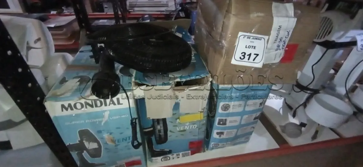 LOTE 317 - 05 VENTILADORES 220V MARCA MONDIAL DESMONTADOS INCOMPLETOS. (NO ESTADO) ATENÇÃO! FAZER A VISITAÇÃO ANTES DE ARREMATAR, NÃO SABEMOS SE FUNCIONA, LEILÃO NÃO TEM GARANTIA E NEM DEVOLUÇÃO, SUJEITO A POSSÍVEIS AVARIAS VISÍVEIS/OCULTAS E/OU AUSÊNCIA DE COMPONENTES.