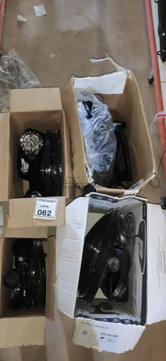 LOTE 062 - 04 VENTILADORES 220V MARCA MONDIAL DESMONTADOS INCOMPLETOS. (NO ESTADO) ATENÇÃO! FAZER A VISITAÇÃO ANTES DE ARREMATAR, NÃO SABEMOS SE FUNCIONA, LEILÃO NÃO TEM GARANTIA E NEM DEVOLUÇÃO, SUJEITO A POSSÍVEIS AVARIAS VISÍVEIS/OCULTAS E/OU AUSÊNCIA DE COMPONENTES.