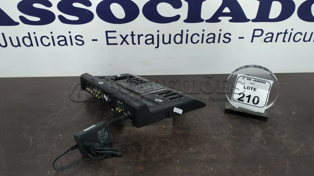 LOTE 210 - 01 MIXER DE EFEITOS ÁUDIO E VÍDEO MODELO V-6300 MARCA AMBICO. (NO ESTADO) ATENÇÃO! FAZER A VISITAÇÃO ANTES DE ARREMATAR, NÃO SABEMOS SE FUNCIONA, LEILÃO NÃO TEM GARANTIA E NEM DEVOLUÇÃO, SUJEITO A POSSÍVEIS AVARIAS VISÍVEIS/OCULTAS E/OU AUSÊNCIA DE COMPONENTES.