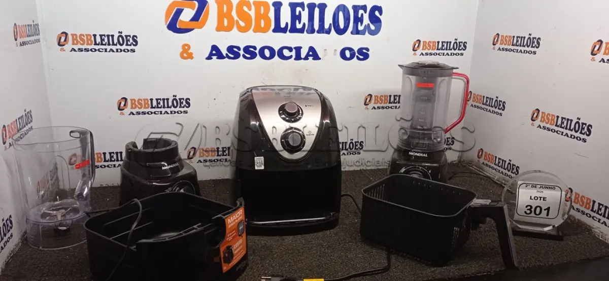 LOTE 301 - 01 AIR FRYER 5L 220V MARCA MONDIAL E 02 LIQUIDIFICADORES DE MODELOS DIVERSOS MARCA MONDIAL. (NO ESTADO) ATENÇÃO! FAZER A VISITAÇÃO ANTES DE ARREMATAR, NÃO SABEMOS SE FUNCIONA, LEILÃO NÃO TEM GARANTIA E NEM DEVOLUÇÃO, SUJEITO A POSSÍVEIS AVARIAS VISÍVEIS/OCULTAS E/OU AUSÊNCIA DE COMPONENTES.