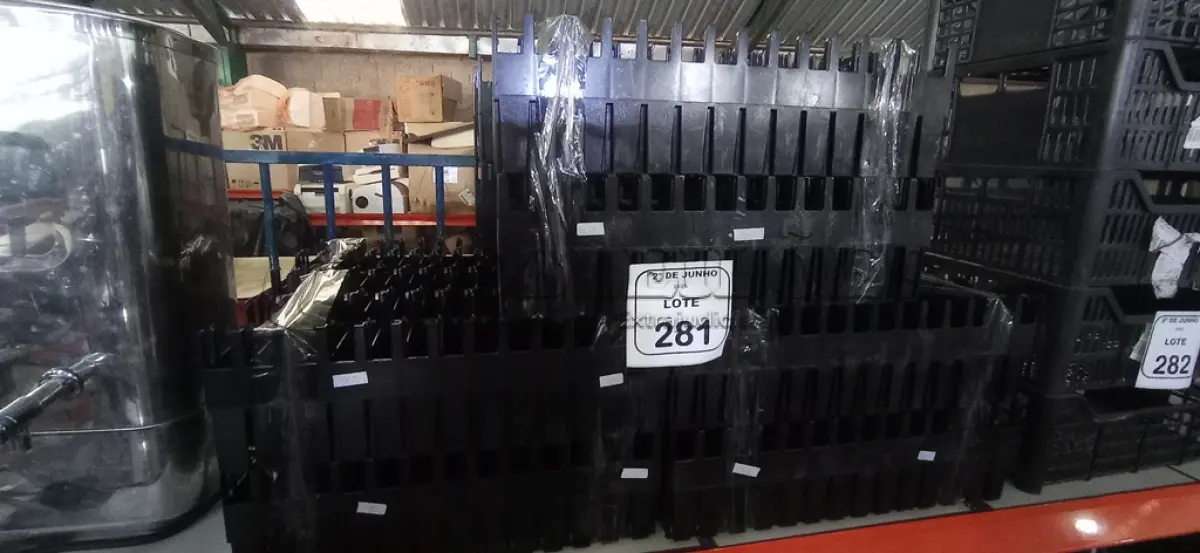 LOTE 281 - 01 LOTE COM GRANDE QUANTIDADE DE SUPORTES PARA HD RESISTENTES. (NO ESTADO) ATENÇÃO! FAZER A VISITAÇÃO ANTES DE ARREMATAR, NÃO SABEMOS SE FUNCIONA, LEILÃO NÃO TEM GARANTIA E NEM DEVOLUÇÃO, SUJEITO A POSSÍVEIS AVARIAS VISÍVEIS/OCULTAS E/OU AUSÊNCIA DE COMPONENTES.