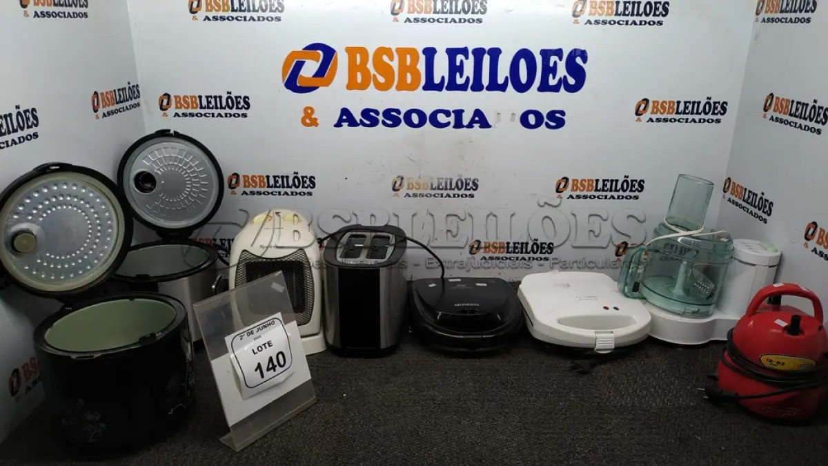 LOTE 140 - 01 INFLADOR DE BALÕES, 01 TORRADEIRA, 01 MULTIPROCESSADOR, 02 PANELAS ELÉTRICAS, 01 AQUECEDOR E 02 SANDUICHEIRAS DE MARCAS E MODELOS DIVERSOS. (NO ESTADO) ATENÇÃO! FAZER A VISITAÇÃO ANTES DE ARREMATAR, NÃO SABEMOS SE FUNCIONA, LEILÃO NÃO TEM GARANTIA E NEM DEVOLUÇÃO, SUJEITO A POSSÍVEIS AVARIAS VISÍVEIS/OCULTAS E/OU AUSÊNCIA DE COMPONENTES.