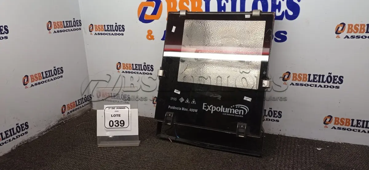 LOTE 039 - 01 REFLETOR 400W MARCA EXPOLUMEN. (NO ESTADO) ATENÇÃO! FAZER A VISITAÇÃO ANTES DE ARREMATAR, NÃO SABEMOS SE FUNCIONA, LEILÃO NÃO TEM GARANTIA E NEM DEVOLUÇÃO, SUJEITO A POSSÍVEIS AVARIAS VISÍVEIS/OCULTAS E/OU AUSÊNCIA DE COMPONENTES.