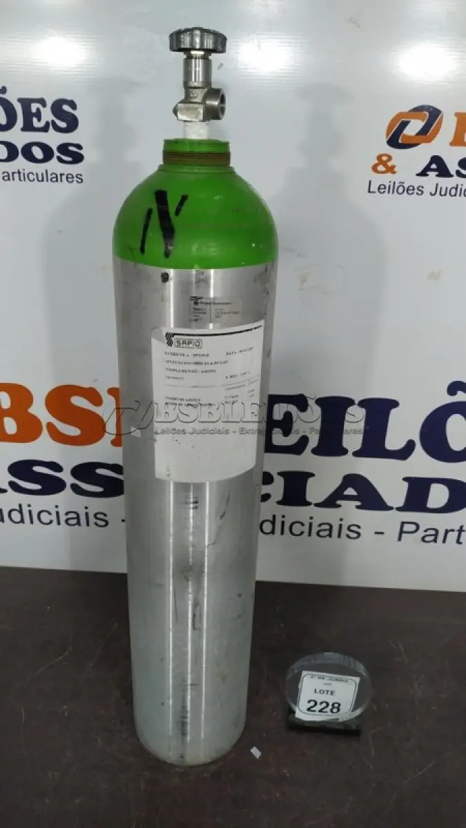 LOTE 228 - 01 CILINDRO PARA OXIGÊNIO 13.7MM 24,2KG 20L VASILHAME DE ALUMÍNIO.(NO ESTADO) ATENÇÃO! FAZER A VISITAÇÃO ANTES DE ARREMATAR, NÃO SABEMOS SE FUNCIONA, LEILÃO NÃO TEM GARANTIA E NEM DEVOLUÇÃO, SUJEITO A POSSÍVEIS AVARIAS VISÍVEIS/OCULTAS E/OU AUSÊNCIA DE COMPONENTES.