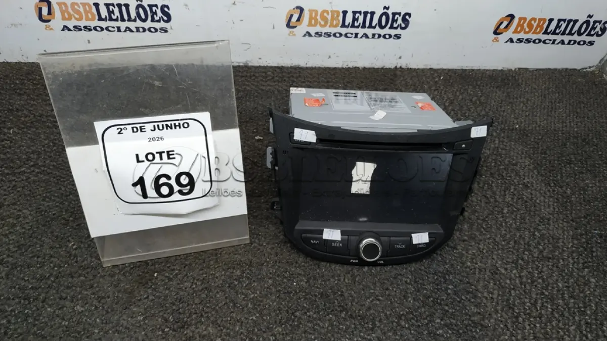LOTE 169 - 01 APARELHO DE SOM MULTIMIDIA AUTOMOTIVO. (NO ESTADO) ATENÇÃO! FAZER A VISITAÇÃO ANTES DE ARREMATAR, NÃO SABEMOS SE FUNCIONA, LEILÃO NÃO TEM GARANTIA E NEM DEVOLUÇÃO, SUJEITO A POSSÍVEIS AVARIAS VISÍVEIS/OCULTAS E/OU AUSÊNCIA DE COMPONENTES.