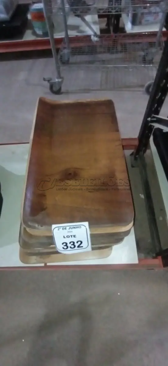 LOTE 332 - 20 PLACAS DE MADEIRA. (NO ESTADO) ATENÇÃO! FAZER A VISITAÇÃO ANTES DE ARREMATAR, NÃO SABEMOS SE FUNCIONA, LEILÃO NÃO TEM GARANTIA E NEM DEVOLUÇÃO, SUJEITO A POSSÍVEIS AVARIAS VISÍVEIS/OCULTAS E/OU AUSÊNCIA DE COMPONENTES.