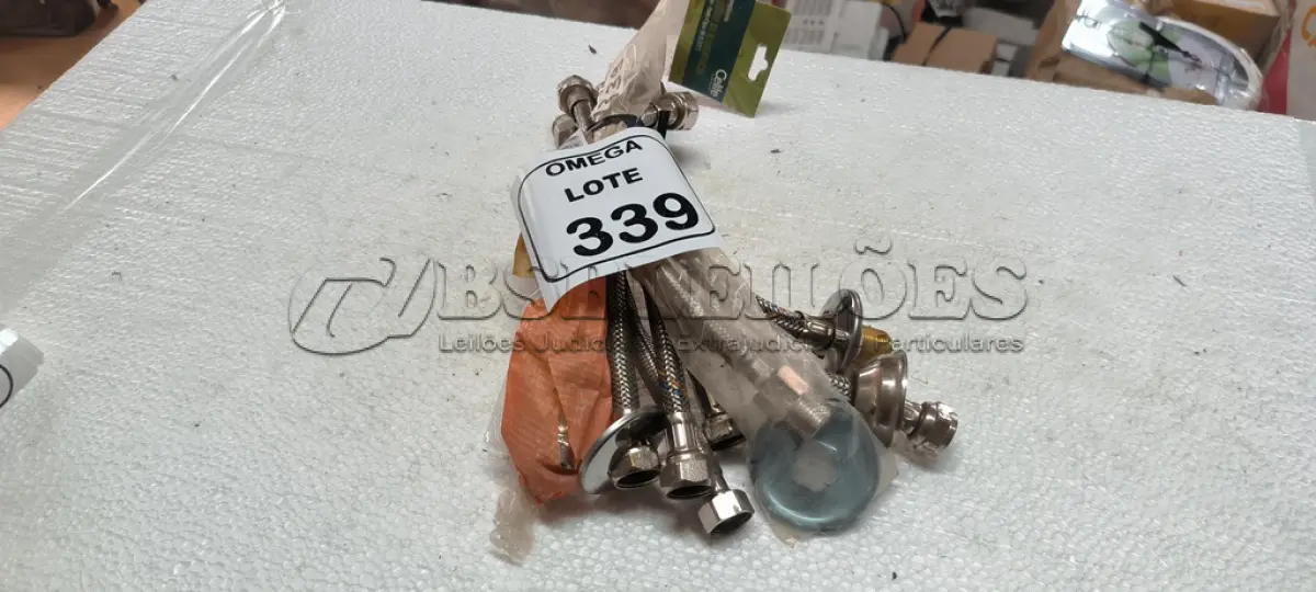 LOTE 339 - 08 ENGATES FLEXÍVEIS ÁGUA DE ALTA VAZÃO 3/4 - 30CM. (NO ESTADO EM QUE SE ENCONTRA. SUJEITO A AVARIAS OCULTAS/VISÍVEIS.)