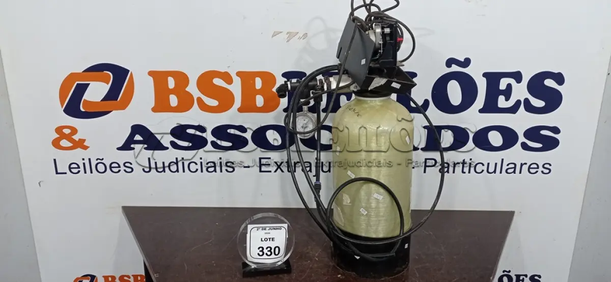 LOTE 330 - 01 TANQUE DE PRESSÃO AMACIADOR DE ÁGUA. (NO ESTADO) ATENÇÃO! FAZER A VISITAÇÃO ANTES DE ARREMATAR, NÃO SABEMOS SE FUNCIONA, LEILÃO NÃO TEM GARANTIA E NEM DEVOLUÇÃO, SUJEITO A POSSÍVEIS AVARIAS VISÍVEIS/OCULTAS E/OU AUSÊNCIA DE COMPONENTES.