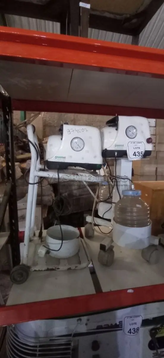 LOTE 435 - 02 ASPIRADORES CIRÚRGICOS. (NO ESTADO) ATENÇÃO! FAZER A VISITAÇÃO ANTES DE ARREMATAR, NÃO SABEMOS SE FUNCIONA, LEILÃO NÃO TEM GARANTIA E NEM DEVOLUÇÃO, SUJEITO A POSSÍVEIS AVARIAS VISÍVEIS/OCULTAS E/OU AUSÊNCIA DE COMPONENTES.