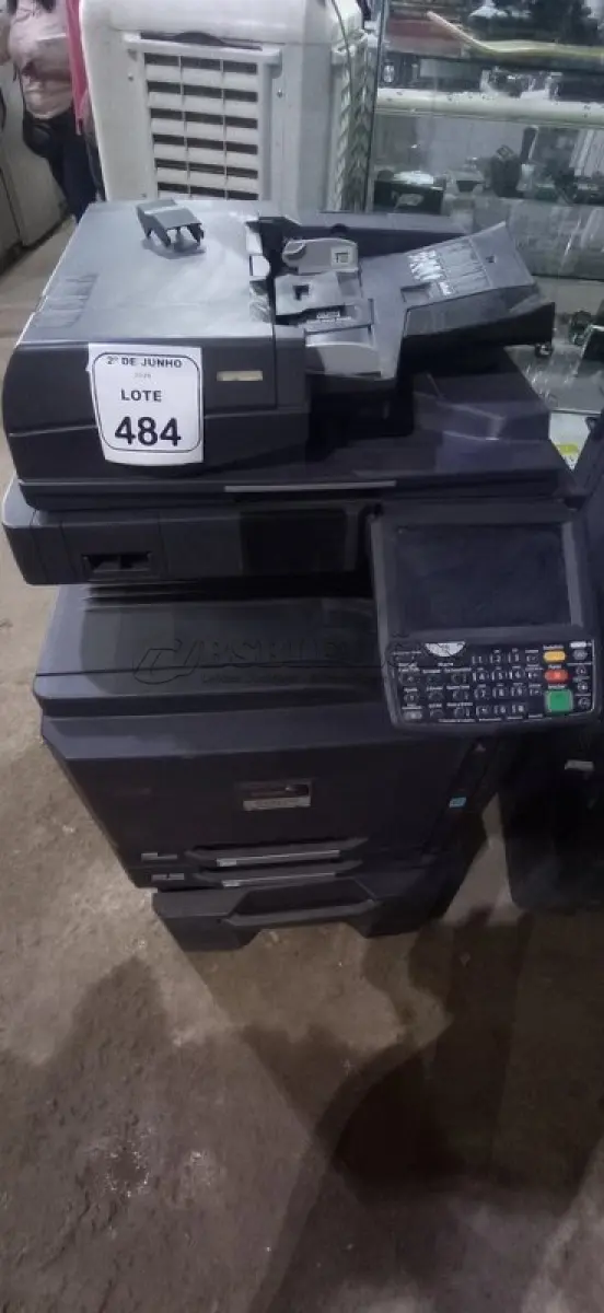 LOTE 484 - 01 COPIADORA TASKALFA 2551CI 110V MARCA KYOCERA. (NO ESTADO) ATENÇÃO! FAZER A VISITAÇÃO ANTES DE ARREMATAR, NÃO SABEMOS SE FUNCIONA, LEILÃO NÃO TEM GARANTIA E NEM DEVOLUÇÃO, SUJEITO A POSSÍVEIS AVARIAS VISÍVEIS/OCULTAS E/OU AUSÊNCIA DE COMPONENTES.