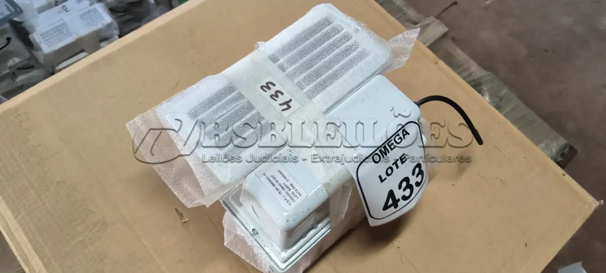 LOTE 433 - 04 LUMINÁRIAS DE EMBUTIR PARA ÁREAS MOLHADA 15 CM. (NO ESTADO EM QUE SE ENCONTRA. SUJEITO A AVARIAS OCULTAS/VISÍVEIS.)