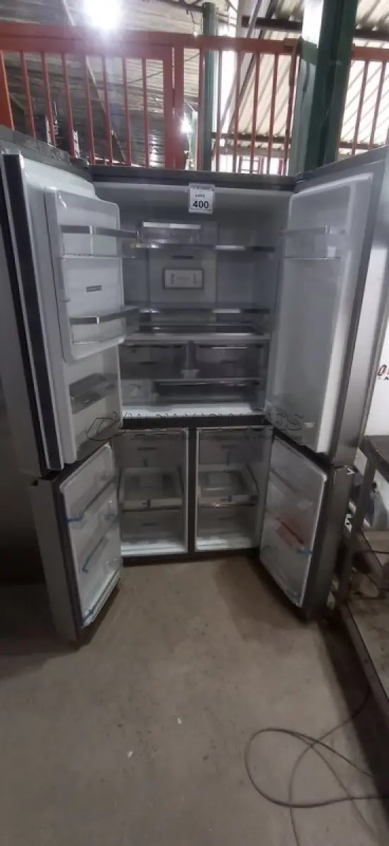 LOTE 400 - 01 GELADEIRA DUPLA 127V MARCA BRASEMP. (NO ESTADO) ATENÇÃO! FAZER A VISITAÇÃO ANTES DE ARREMATAR, NÃO SABEMOS SE FUNCIONA, LEILÃO NÃO TEM GARANTIA E NEM DEVOLUÇÃO, SUJEITO A POSSÍVEIS AVARIAS VISÍVEIS/OCULTAS E/OU AUSÊNCIA DE COMPONENTES.