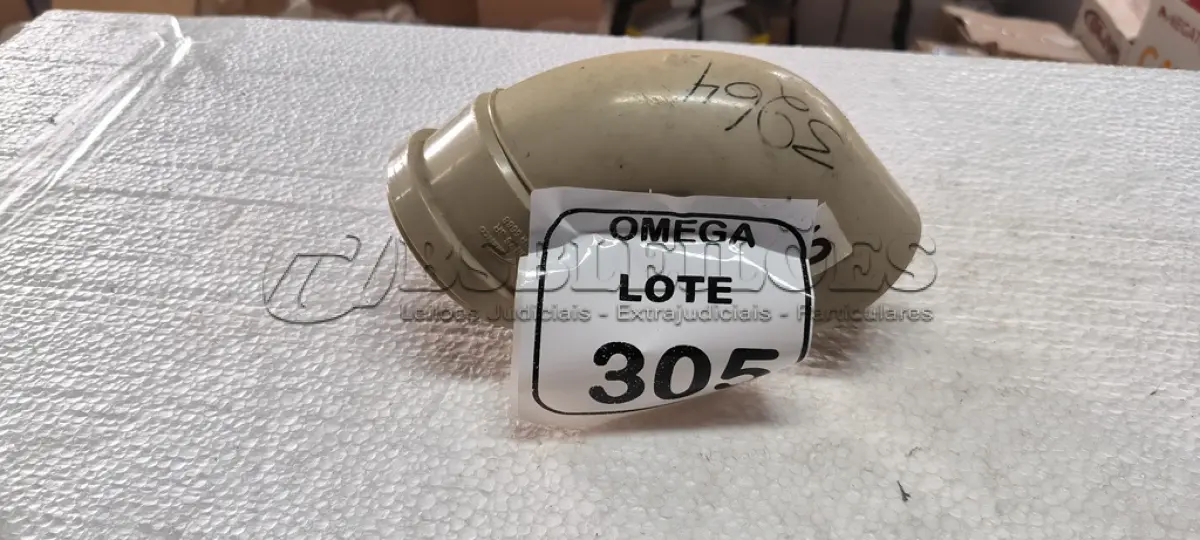 LOTE 305 - 01 CURVA LONGA 90º PVC SOLD. - Ø 75MM. (NO ESTADO EM QUE SE ENCONTRA. SUJEITO A AVARIAS OCULTAS/VISÍVEIS.)