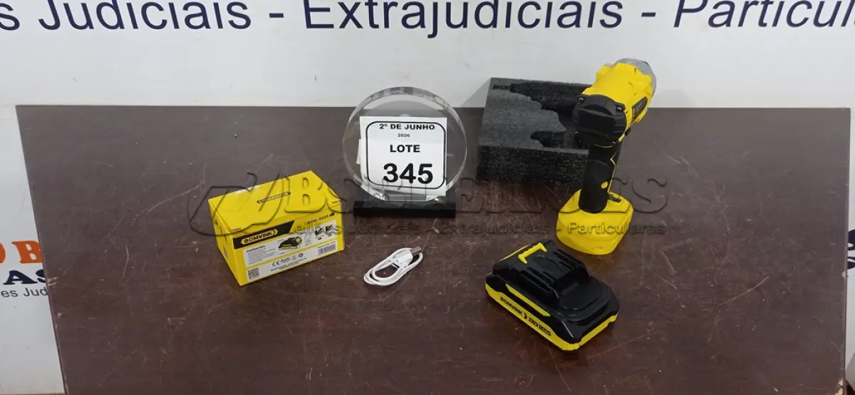 LOTE 345 - 01 CHAVE IMPACTO 21V COM CARREGADOR USB MARCA BOMVINK (NOVO). (NO ESTADO) ATENÇÃO! FAZER A VISITAÇÃO ANTES DE ARREMATAR, NÃO SABEMOS SE FUNCIONA, LEILÃO NÃO TEM GARANTIA E NEM DEVOLUÇÃO, SUJEITO A POSSÍVEIS AVARIAS VISÍVEIS/OCULTAS E/OU AUSÊNCIA DE COMPONENTES.