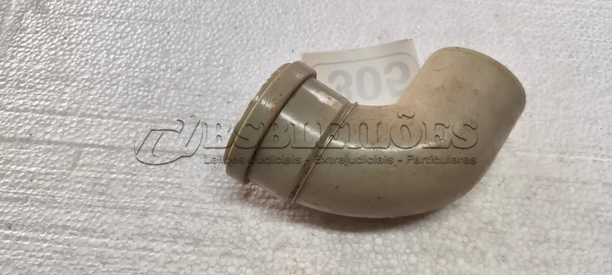 LOTE 305 - 01 CURVA LONGA 90º PVC SOLD. - Ø 75MM. (NO ESTADO EM QUE SE ENCONTRA. SUJEITO A AVARIAS OCULTAS/VISÍVEIS.)
