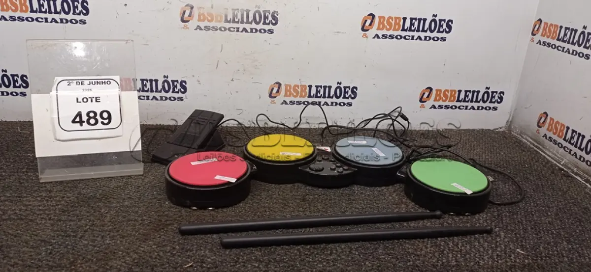 LOTE 489 - 01 MINI BATERIA ROCK BAND MARCA LEADERSHIP GAMER. (NO ESTADO) ATENÇÃO! FAZER A VISITAÇÃO ANTES DE ARREMATAR, NÃO SABEMOS SE FUNCIONA, LEILÃO NÃO TEM GARANTIA E NEM DEVOLUÇÃO, SUJEITO A POSSÍVEIS AVARIAS VISÍVEIS/OCULTAS E/OU AUSÊNCIA DE COMPONENTES.