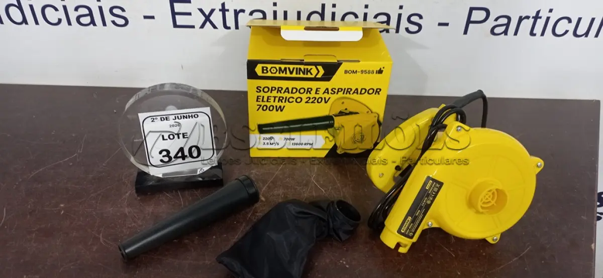 LOTE 340 - 01 SOPRADOR E ASPIRADOR ELÉTRICO 700W 220V (NOVO). (NO ESTADO) ATENÇÃO! FAZER A VISITAÇÃO ANTES DE ARREMATAR, NÃO SABEMOS SE FUNCIONA, LEILÃO NÃO TEM GARANTIA E NEM DEVOLUÇÃO, SUJEITO A POSSÍVEIS AVARIAS VISÍVEIS/OCULTAS E/OU AUSÊNCIA DE COMPONENTES.