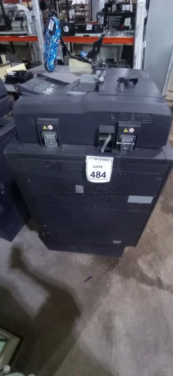 LOTE 484 - 01 COPIADORA TASKALFA 2551CI 110V MARCA KYOCERA. (NO ESTADO) ATENÇÃO! FAZER A VISITAÇÃO ANTES DE ARREMATAR, NÃO SABEMOS SE FUNCIONA, LEILÃO NÃO TEM GARANTIA E NEM DEVOLUÇÃO, SUJEITO A POSSÍVEIS AVARIAS VISÍVEIS/OCULTAS E/OU AUSÊNCIA DE COMPONENTES.