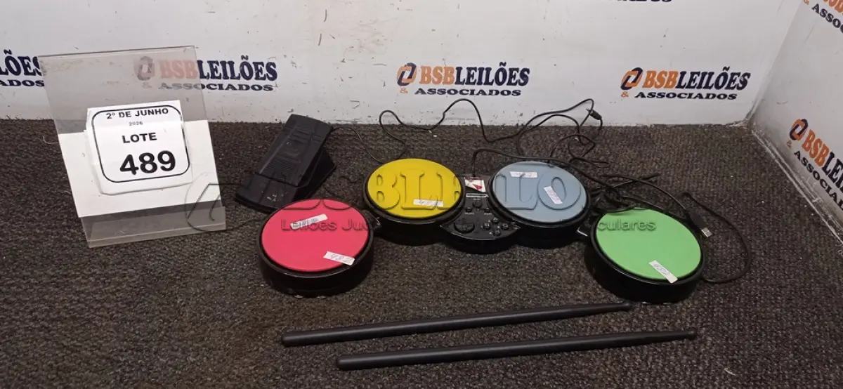 LOTE 489 - 01 MINI BATERIA ROCK BAND MARCA LEADERSHIP GAMER. (NO ESTADO) ATENÇÃO! FAZER A VISITAÇÃO ANTES DE ARREMATAR, NÃO SABEMOS SE FUNCIONA, LEILÃO NÃO TEM GARANTIA E NEM DEVOLUÇÃO, SUJEITO A POSSÍVEIS AVARIAS VISÍVEIS/OCULTAS E/OU AUSÊNCIA DE COMPONENTES.